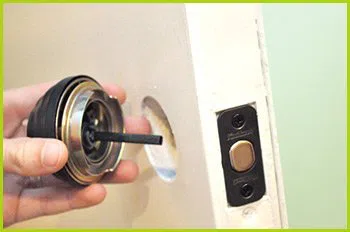 Expert Locksmith Services Hartford, CT 860-261-9299 - 12-changing-locks